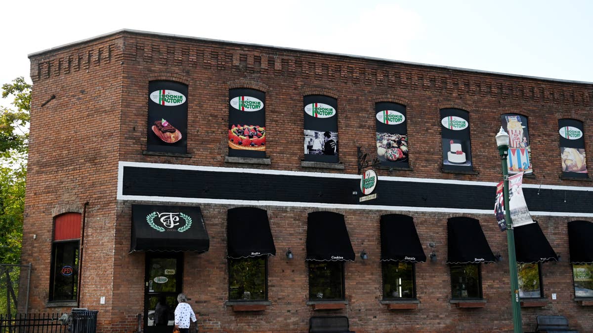 Cookie chain closes all retail stores after 20 years