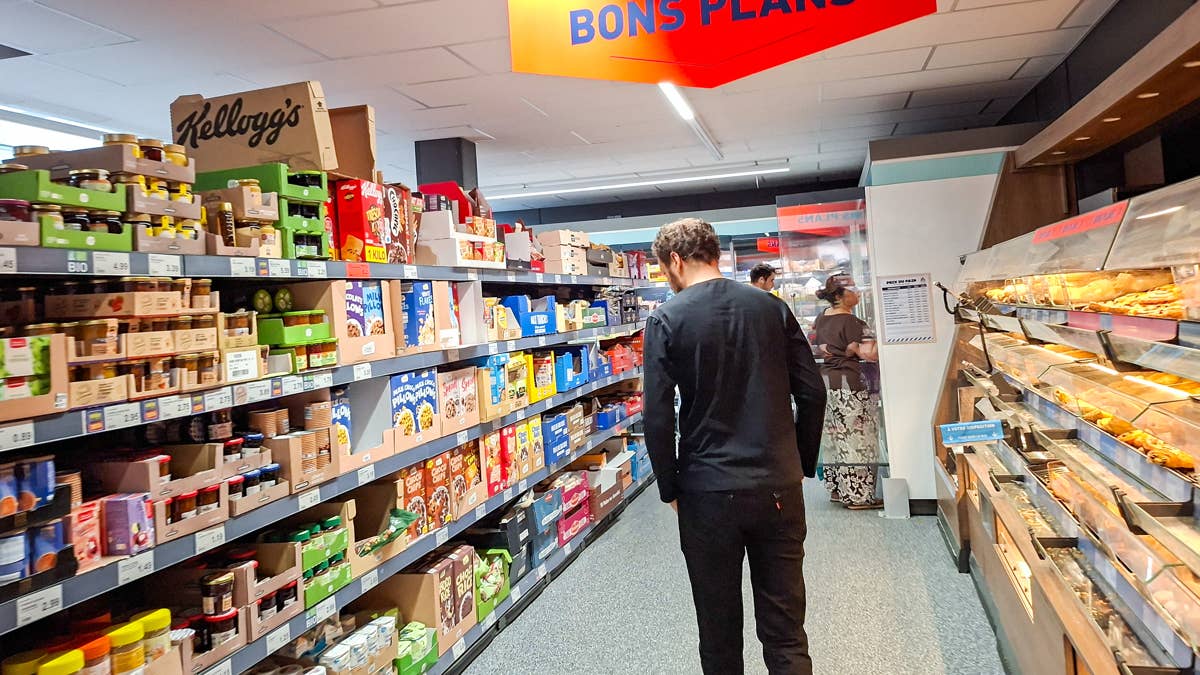 Grocery store chain using a disturbing technology to prevent theft
