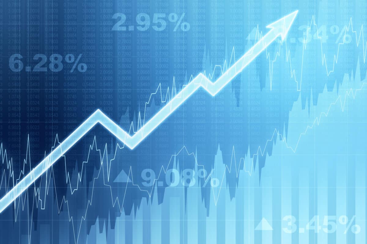 Here Are 4 Top Canadian Stocks That Just Raised Their Dividends