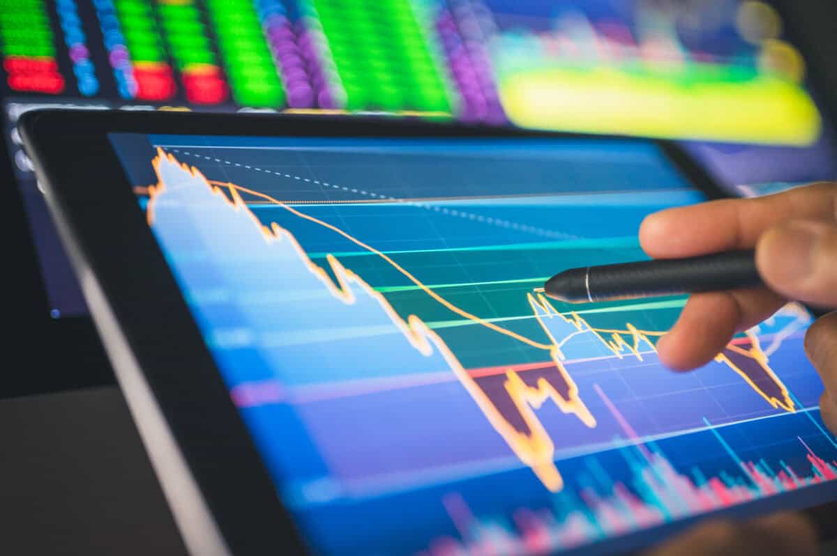 A Top TSX Dividend Stock to Buy on Pullbacks
