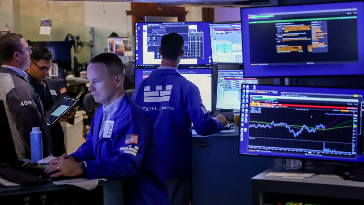 Retirees can supplement their Social Security with two top dividend stocks