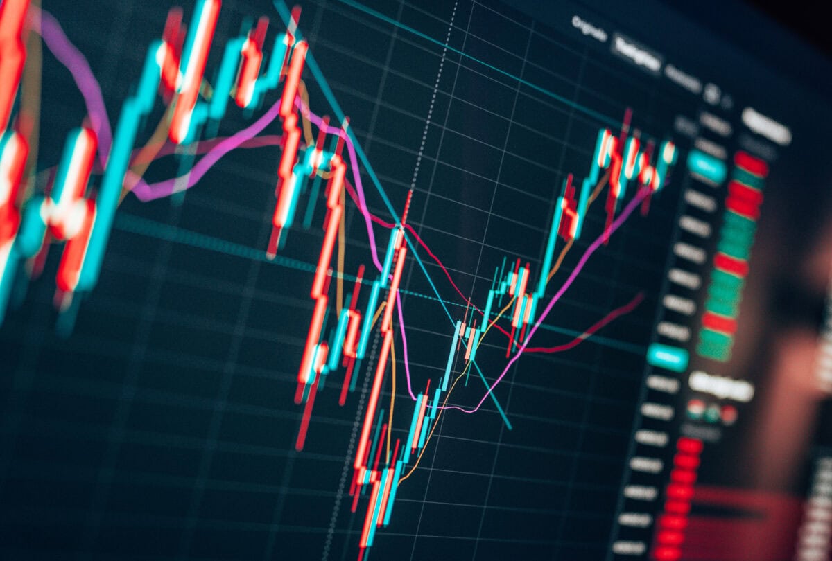 This TSX Dividend Stock Is Down 57%: Should You Buy the Dip?