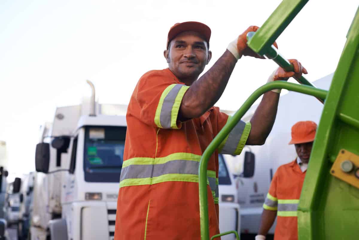 2 Stocks I Like Better Than Enbridge for Long-Term Growth