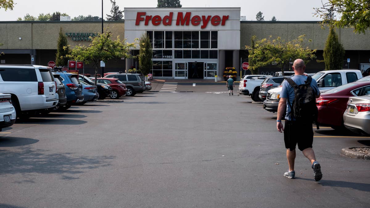 Grocery chain closes one of its last stores in major market